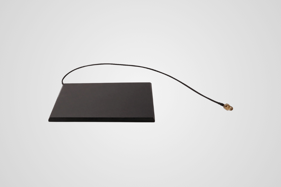 FA1515e UHF RFID-antenna 868 MHz, SMA-csatlakozóval, lapos kivitelben